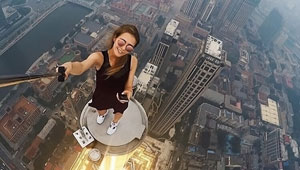 جنون السيلفي يصل ناطحات السحاب بصور تحبس الانفاس.. لا تقلدوها