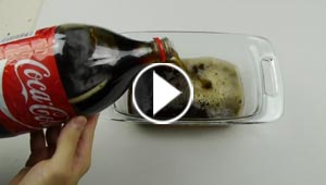 ماذا يحدث لجهاز ايفون 7 لدى تجميده في مشروب الكوكاكولا؟!