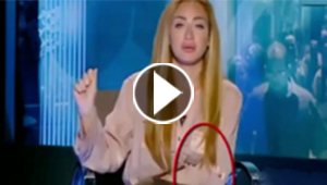 الشعر المستعار للاعلامية رهام سعيد يسقط على الهواء مباشرة