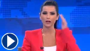 ذبابة تضع مذيعة عربية بموقف محرج يخلصها منه المخرج! فيديو
