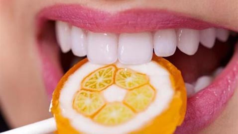 تعرفوا على 10 أطعمة تدمر أسنانكم!