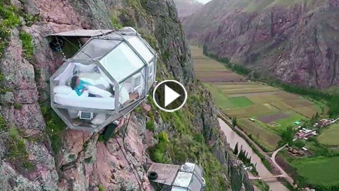 هل تجرؤ على النوم في كبسولة زجاجية معلقة على جبل شاهق؟