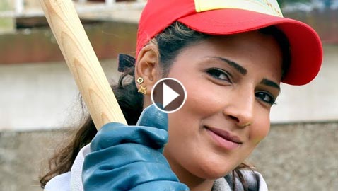 عاملة نظافة مغربية.. من كنس الشوارع إلى عالم الجمال والشهرة