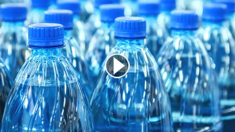 دراسة صادمة..عبوات المياه المعدنية ملوثة بالجزيئات البلاستيكية