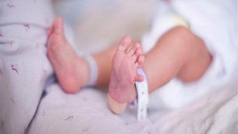 صدمة في مصر: اعتقال اب وأم عرضا طفلهما للبيع في فيسبوك بـ20 ألف جنيه!