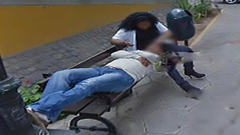 رجل يطلق زوجته بعد ان ساعده ((جوجل)) بإكتشاف خيانتها