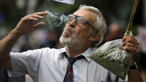 صور: كندا تفتح أبوابها أمام محبي الماريخوانا لأغراض الكيف والمتعة
