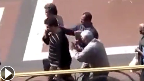 فيديو: حيلة ماكرة لعصابات روما لسرقة هواتف المارة المنشغلين بالحديث بها! 