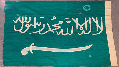 بالصور: أقدم علم سعودي عمره 70 عاما يعود لفترة الملك المؤسس