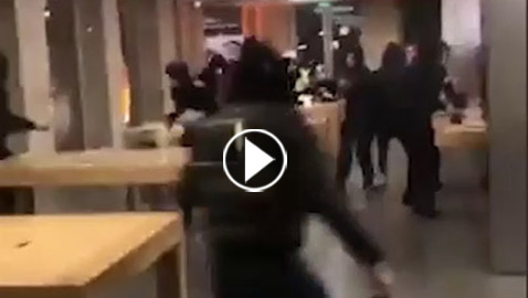 شاهدوا.. السترات الصفر يقتحمون ويسرقون متجر أبل