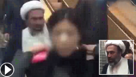 فيديو صادم: رجل دين يلاحق امرأة صارخا ومعنفا مطالبا إياها بوضع الحجاب!