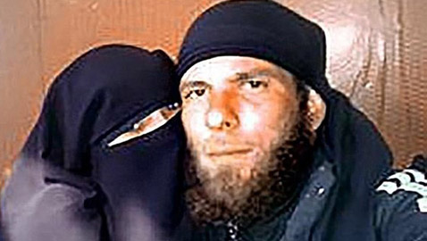 ألمانية تروي تفاصيل حياتها في داعش.. تزوّجت في غرفة تعذيب