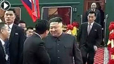 بالفيديو.. لماذا يركض مساعد الزعيم الكوري خلفه مرعوبا ؟!