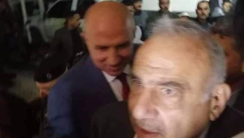 غضب عارم.. محافظ الموصل يظهر مبتسما بمشرحة ضحايا العبارة