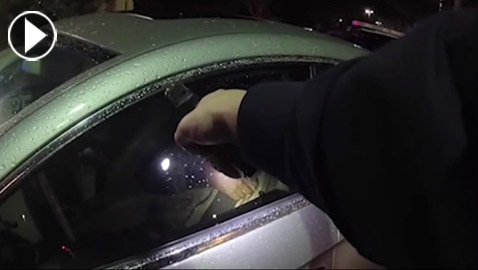 شاهدوا.. الشرطة الأميركية تنشر فيديو قتل نائم بـ25 طلقة