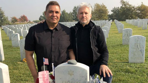قصة البروفيسور اليهودي الذي اكتشف بعد 55 عاماً أن عمه هو والده