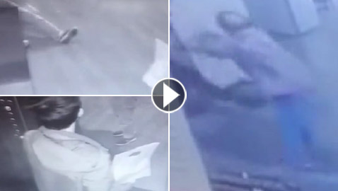 فيديو صادم.. عامل توصيل يعتدي بالضرب المبرح على امرأة مسنة!