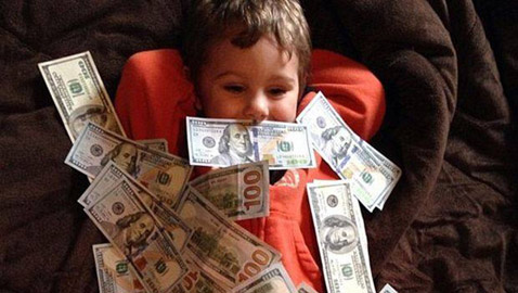  أطفال أغنياء يبذرون ثرواتهم بطرق مستفزة.. صور