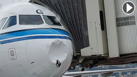  فيديو: رعب ركاب طائرة كويتية وصراخهم بعد الاصطدام بغيمة جليدية 