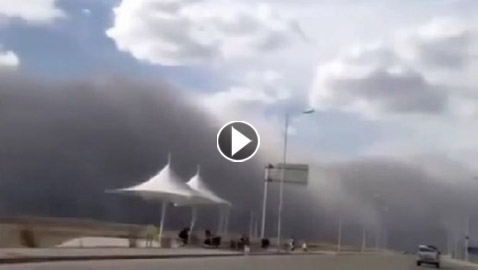 عاصفة رملية قوية تبتلع مدينة في ثوان.. فيديو