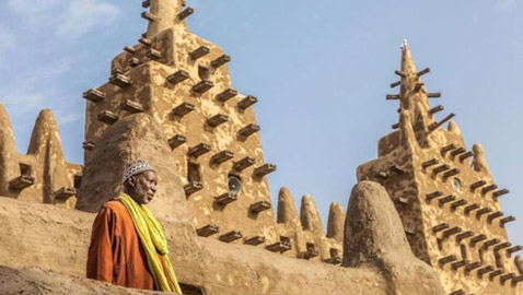حكاية المسجد الذي يعاد بناؤه سنويا