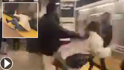رجل يعتدي على فتاة بطريقة وحشية دون سبب في محطة مترو! فيديو