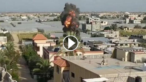 فيديو للحظة الدمار.. صاروخ إسرائيلي يهدم منزلا فلسطينيا