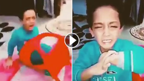 أم تعذب طفلها.. وترسل فيديو العقاب لوالده