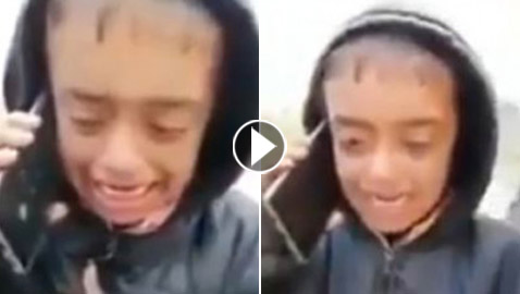 فيديو يشعل الغضب لشخص يستهزئ بطفل عراقي يتيم الأم ويوهمه بمحادثتها!