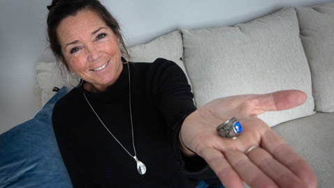 فقدت خاتم زوجها قبل نصف قرن.. ثم حدثت 