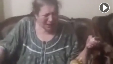 فيديو مؤثر: اعمليها على روحك! عجوز تبكي وتتوسل لفتاة قاسية لتدخل الحمام