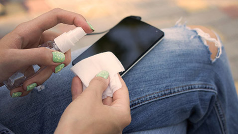 كيف تنظف هاتفك في زمن تفشي كورونا؟.. 