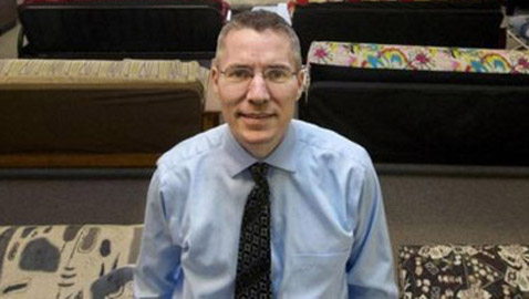 من حياة اللهو وملاحقة الفتيات إلى عبقري في الهندسة والرياضيات