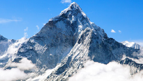 قمة صخرية رسوبية.. جبل إفرست أعلى قمة في العالم! صور