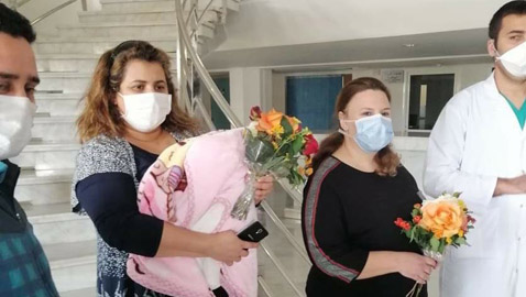 بالصور.. رضيعة مغربية تهزم فيروس كورونا