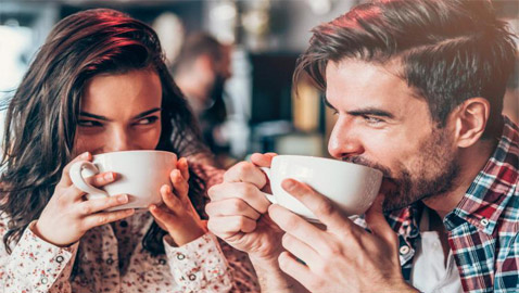 هكذا يعبر الرجل عن اهتمامه بشأن المرأة وفقا لبرجه..!