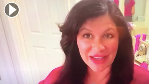 أمام الكاميرا.. مراسلة تقع في موقف محرج بسبب العمل من المنزل