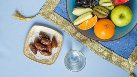 ما هي الأطعمة التي تمنع الجوع والعطش في شهر رمضان؟