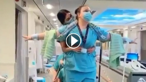  فيديو طريف: أطباء وممرضات يخففون التوتر بأداء مشهد تمثيلي من فيلم تيتانيك