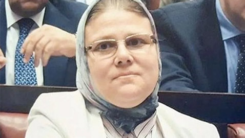 إصابة نائبة مصرية بفيروس كورونا وعزلها مع 11 نائبا التقوا بها