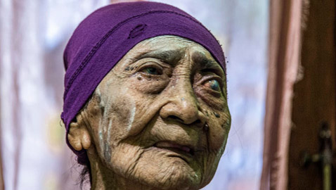 شفاء إندونيسية في سن الـ100 من كورونا.. و
