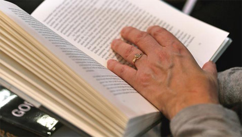 هولندي يعيد كتابا للمكتبة بعد أربعين عاما من استعارته! والغرامة ضخمة!