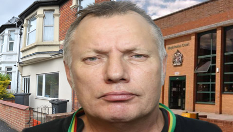 لص بريطاني يطلب المساعدة من الشرطة خلال سرقة منزل!