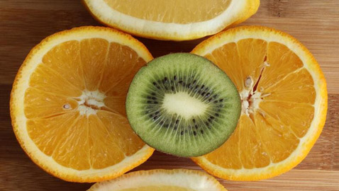 هل حبّة الكيوي تعادل كيلو من البرتقال؟