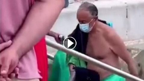 بالفيديو.. رئيس البرتغال على البحر بالكمامة وبدون حراسة