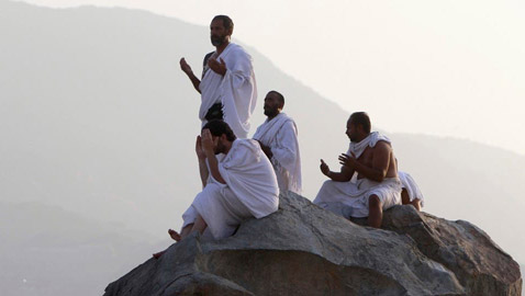 الحجاج على صعيد عرفات لتأدية الركن الأعظم