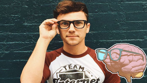 10 علامات غير متوقعة تدل على الذكاء الحاد ومهارات التفكير العالية!