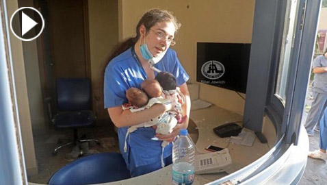 بالفيديو والصور: صورتها خطفت القلوب.. ممرضة حضنت 3 رضع فوق الجثث ببيروت