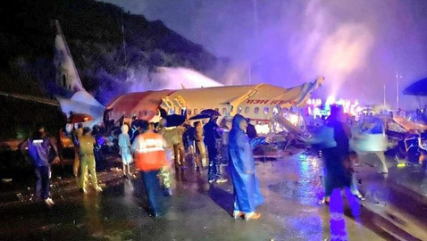 انشطار طائرة هندية لدى هبوطها وسقوط ضحايا