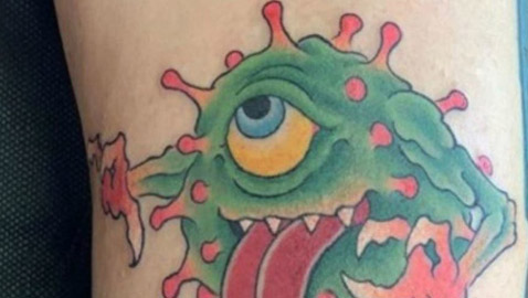 جديد العالم.. صور كورونا وشوماً على الأجساد